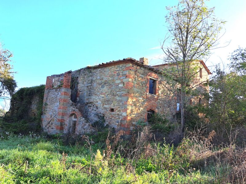 Vitiano In posizione defilata e tranquilla Ex colonica