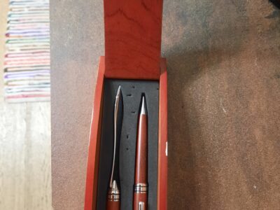 Penna e tagliacarte da scrivania