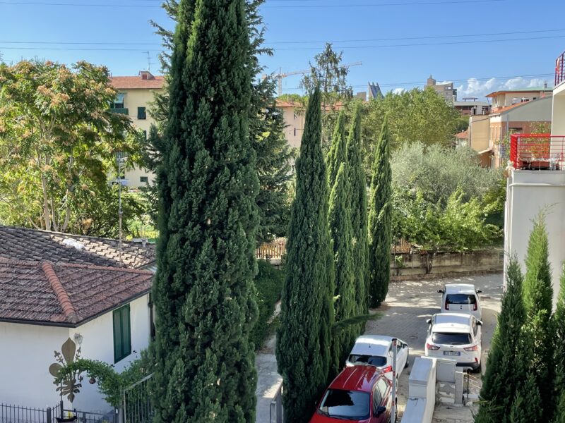 Bilocale arredato più posto auto