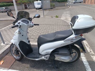 Honda SH 300i 2009 – 47.000 km – gomme nuove